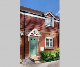 NEW - Wokingham - 2 bed House with garden