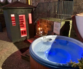 Romantic Cottage private outdoor Hot Tub & Sauna Harthill Hall private hot tub 8am - 10pm plus private daily use of indoor pool and sauna 1 hour