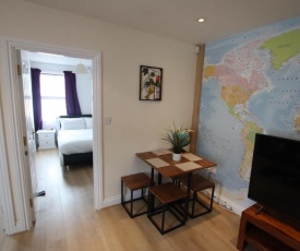 Contemporary 2 bed flat in Bristol, free parking!