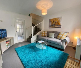 The Grove Extra Cosy 2 Bed Town House Station Location