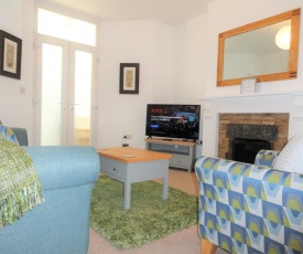 Homely and well appointed Priory Apartment by Cliftonvalley Apartments